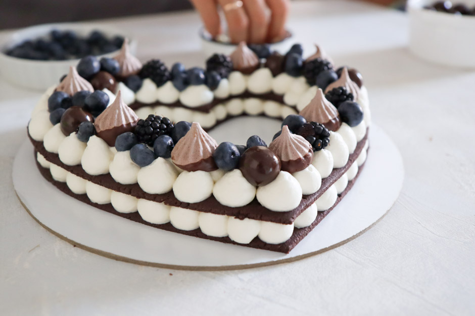 сборка торта сердце