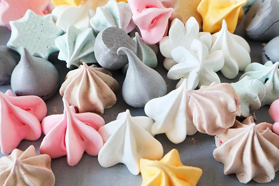 натуральные красители окрашена меренга